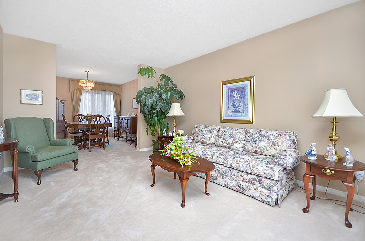 Emerald Meadows Kanata House Curious