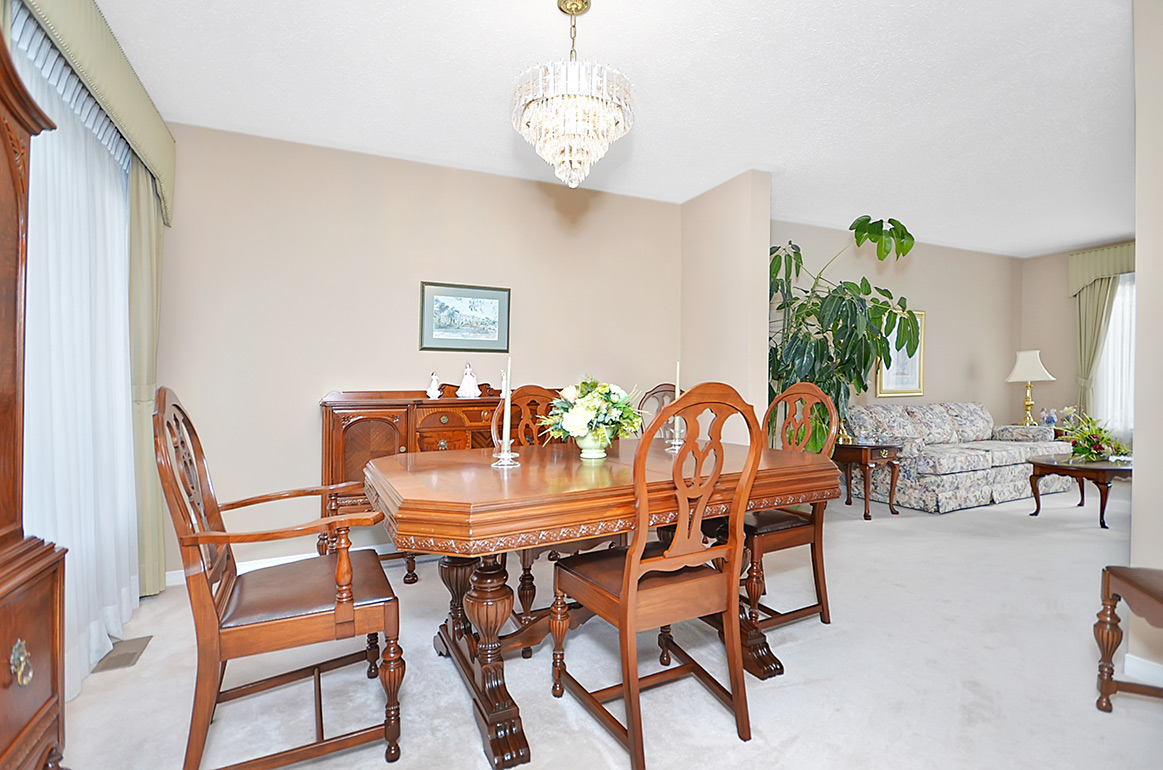 Emerald Meadows Kanata House Curious