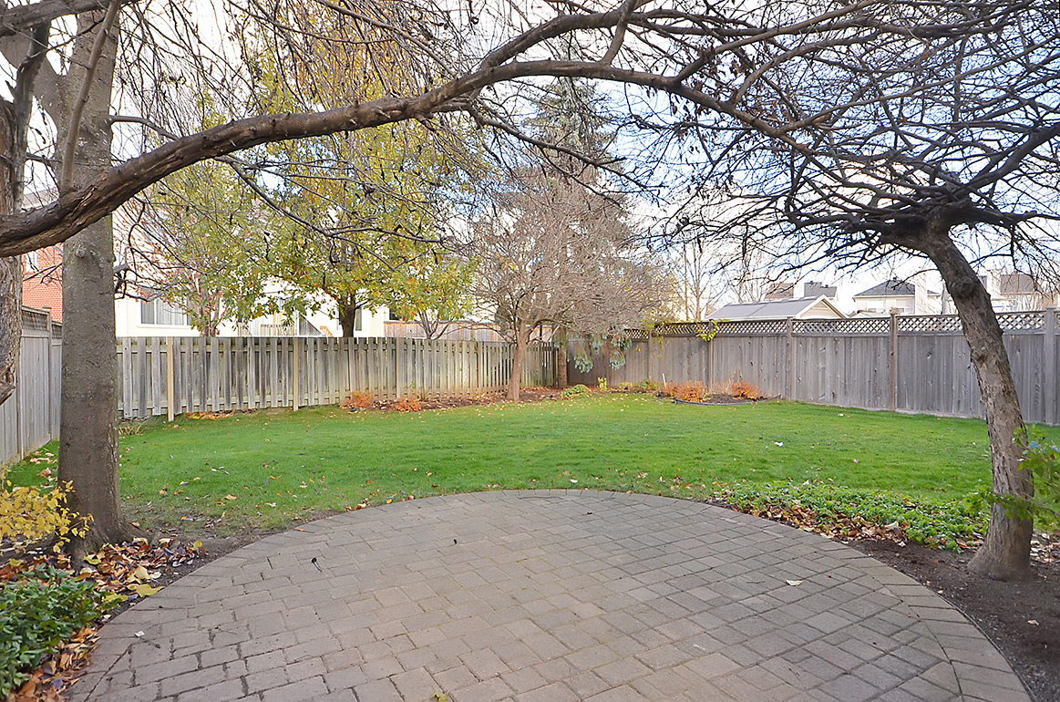 Emerald Meadows Kanata House Curious