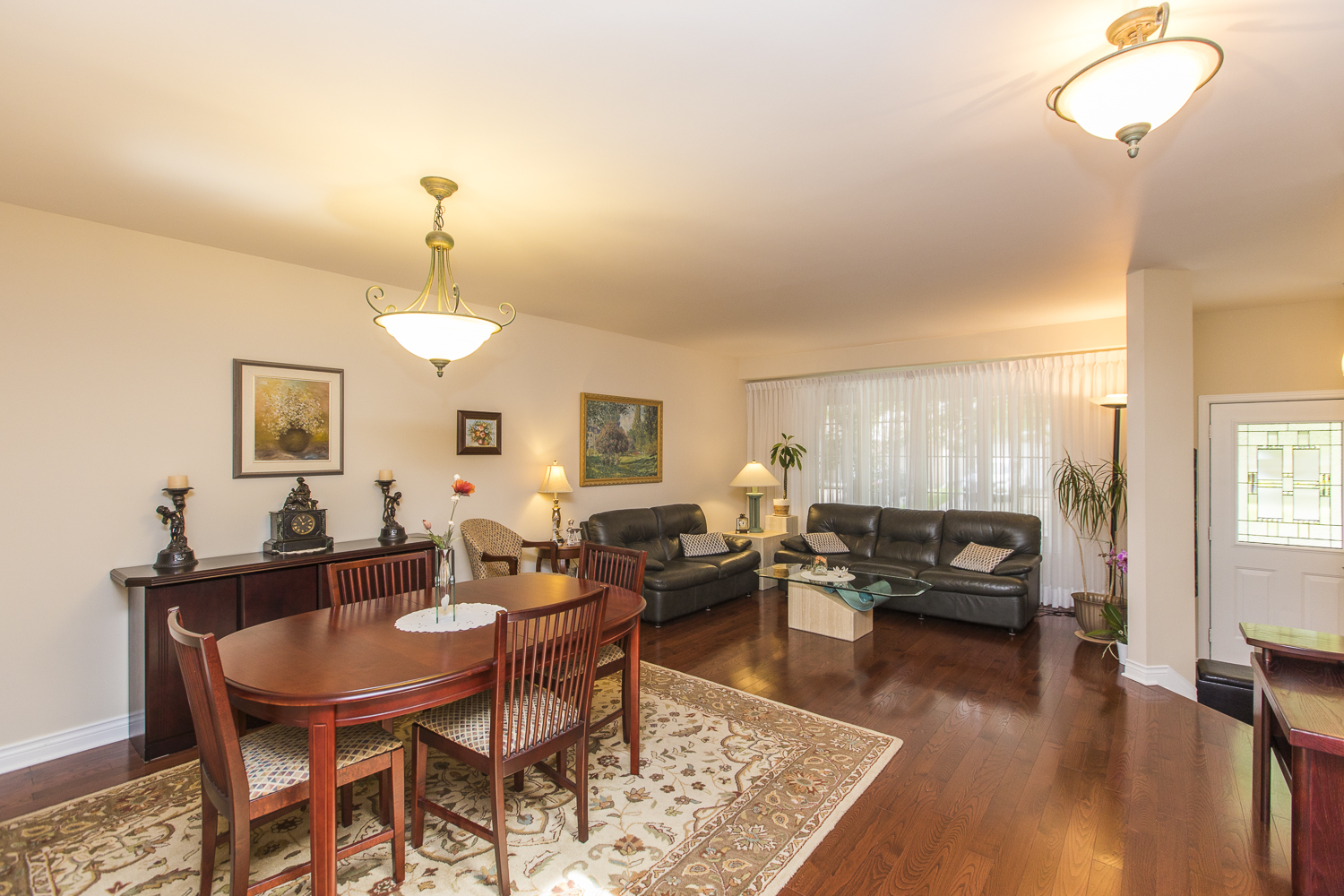 Centrepointe House Curious