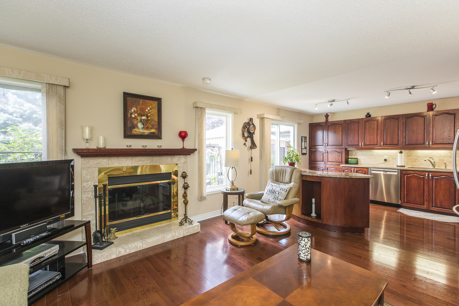 Centrepointe House Curious